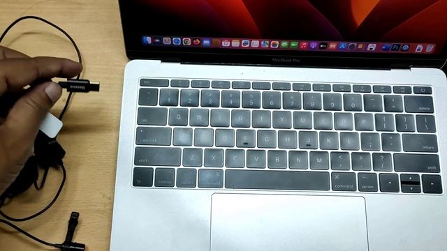 How to connect external mic to MacBook pro  air