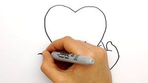 Красивый рисунок Маме на 8 Марта сердце в руках. Что нарисовать на 8 Марта. Рисунки для срисовки.