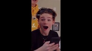 Пейтон читает фф с т/и