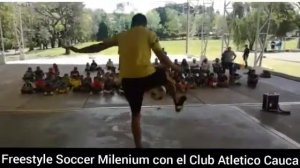 @freesylesoccermilenium Oscar Villalba Estilo Libre Nicolas Navarro visitaron el Club Deportivo Atl