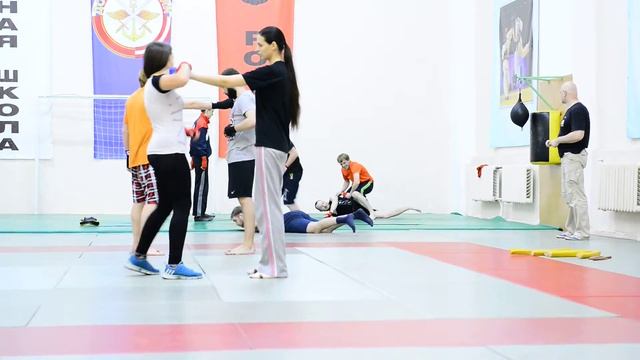 Занятия секции рукопашного боя Дмитрия Саломатина смотреть онлайн