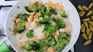 Самый вкусный рецепт пасты ( Маккарон ) по итальянски c лососем и брокколи в сливочном соусе