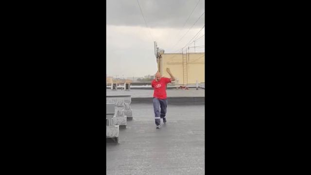 Быстрая походка и взгляд безумный смотреть онлайн