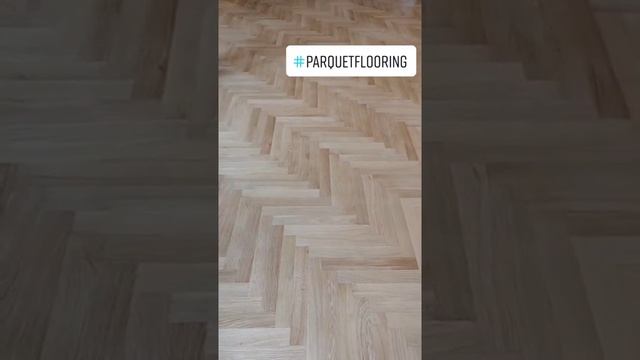 parquet bâton rompu : décapage, ponçage, mise en teinte et vitrification