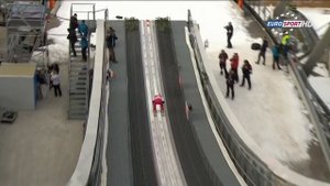 Ужасающе прыжок с трамплина