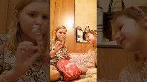 У СЕСТРЫ ЧЁРНАЯ ДЫРА В ПОРТФЕЛЕ!? 😱😱