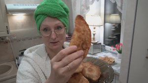 Дом видео Выходные. В Храм. Крашусь дома. Готовлю пироги с мясом в виде чебурек. 11 февраля 2024 г.