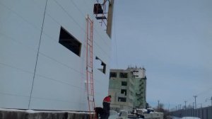 Монтаж сендвич-панелей без спецтехники! Два человека и тельфер.