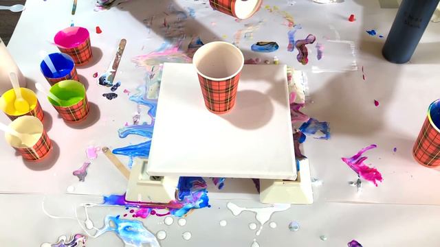 #102 Iridescent flip cup on a black and white base Acrylic Pouring Art смотреть онлайн