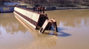 Как снимают дамбу в Серебряном Бору (канал Хорошевское спрямление)