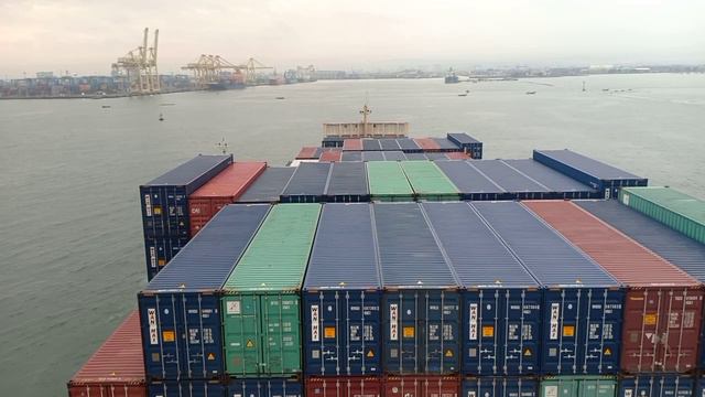 Proses sandar MV WANHAI 216 | suasananya Syahdu смотреть онлайн