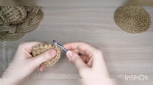 Сервировочная салфетка из джута крючком, узор "плетёнка"