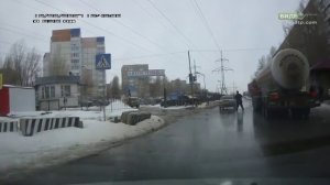 ДТП в Саратове. Пешеход прыгнул под автоцистерну