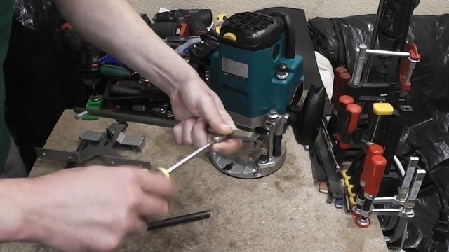 Фрезер Makita 3612C.Удлиняем штанги параллельного упора смотреть онлайн