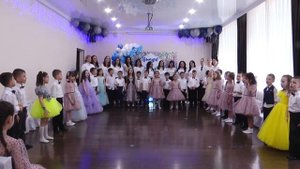 Песня "Выросли" исполняют выпускники с родителями, муз. Е Фирсова 2021г.