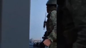 Кадры одного из эпизодов отражения атак украинских дронов на корабли ВМФ РФ в Новороссийске.