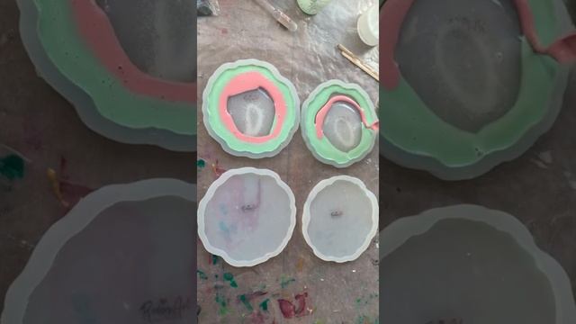 Заливаем смолу в молды, подстаканники из эпоксидной смолы смотреть онлайн