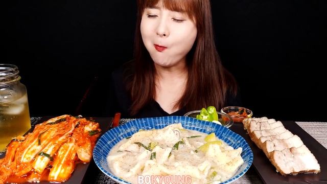 ASMR(요리먹방) 직접만든 고소한 들깨 수제비와 아삭한 배추 겉절이~~ 그리고 삼겹살 수육까지 ~  먹방 MUKBANG