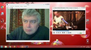 Геннадий Горин слушает песню Алёну Апину по ноутбуке