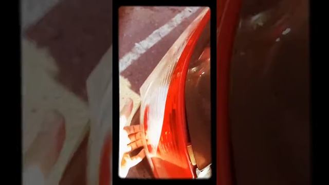 Пежо 301: Замена лампочек в заднем фонаре смотреть онлайн