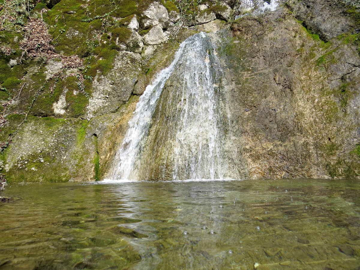 Водопад Хаджи-Палом в марте.
