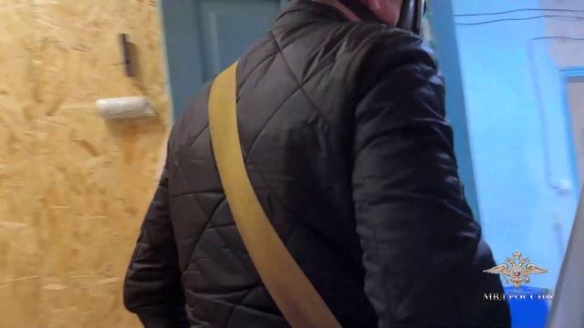 В Адыгее полиция задержала супругов, подозреваемых в незаконном обороте наркотиков и их прекурсоров.