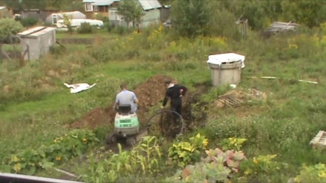 Прокладываем в дом водопровод из колодца.