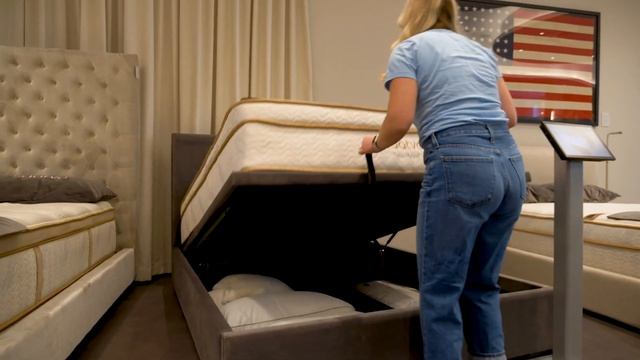 Saatva Store Tour - Take A Look Inside! смотреть онлайн