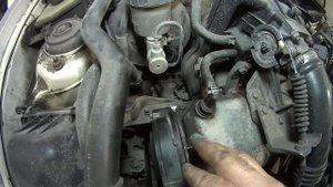 Снимаем генератор с Mazda Demio 2001гв. Кузов DW3W 1,3V литра. Remove the generator