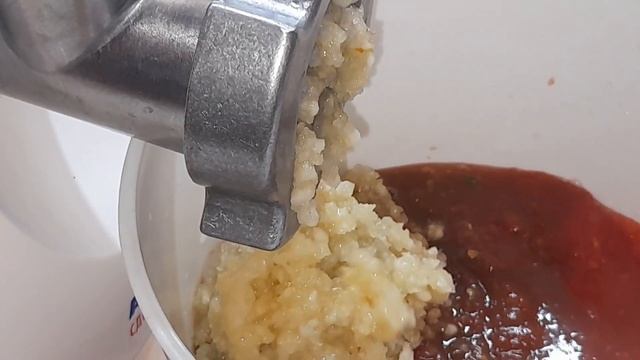 ОГОНЁК на Зиму из Помидоров!!! Рецепт Без Варки. Надёжный и Проверенный Рецепт Хреновины на Зиму!!! смотреть онлайн