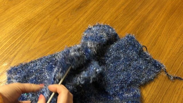 Вязаная курточка для девочки с укороченными руковами из фантазийной пряжи!