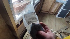 Закрываем проем между маурлатом и кровлей. Холодный чердак.