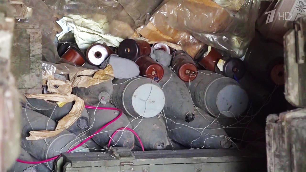 Десятки снарядов и несколько ящиков со взрывчаткой обезвредили саперы под Мариуполем