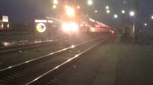 Электровоз ЭП2К с поездом Орск-Москва прибывает на станцию Пенза-1