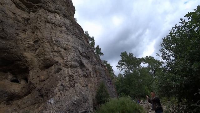 Пещера , где спрятал свой клад Емельян Пугачёв.) смотреть онлайн