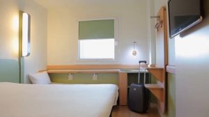 Discover ibis budget Valencia Aeropuerto • Spain • street-smart hotels • ibis