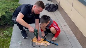 Как пользоваться дрелью ? Как закрутить шуруп ?