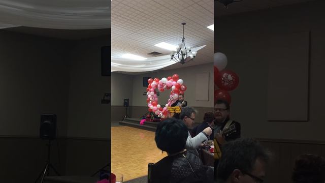 Евгений поёт "Я счастливый" смотреть онлайн