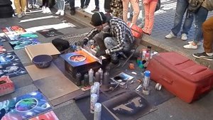 Street artist. Spray painting.  Художник на улице Санкт-Петербурга. Аэрозольные краски.