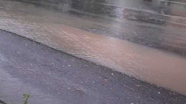 Бесконечно можно смотреть на три вещи: как горит огонь, как работают другие и на реки мкр-н Артема смотреть онлайн