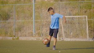 5 Easy Football Skills for Kids & Beginner - Tutorial