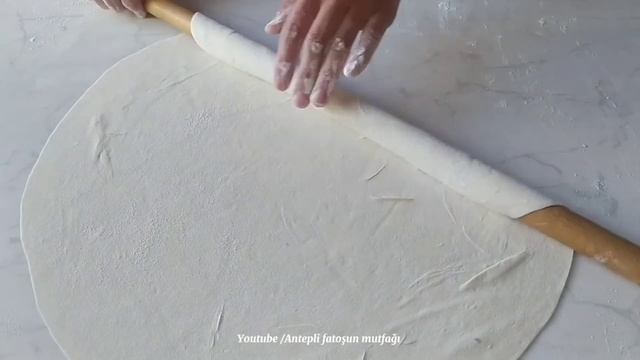 ?ÖYLE BİR YÖNTEMLE YAPIYORUM Kİ YİYENLER TADINA HAYRAN KALIYOR ?KOLAY HIZLI LOR PEYNİRLİ GÖZLEME смотреть онлайн