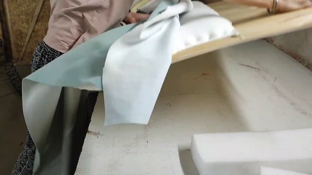 Ускоренный ролик. Как сделать мягкую банкетку в каретной стяжке смотреть онлайн