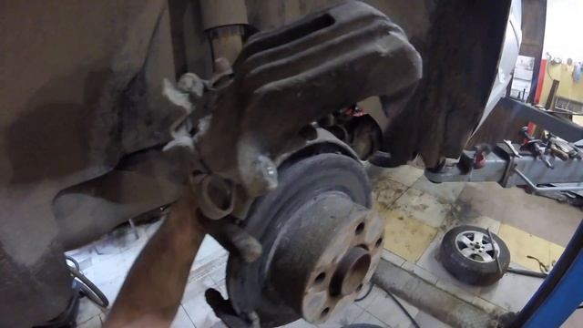 Замена задних тормозных колодок Фольксваген б5 смотреть онлайн