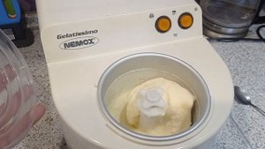 Делаем молочное мороженое