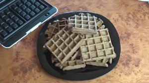 Вкусные домашние мягкие вафли в вафельнице.