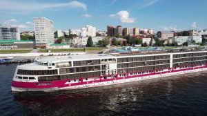 Теплоход «Мустай Карим» отправился в круиз по Волге от речного вокзала в Самаре