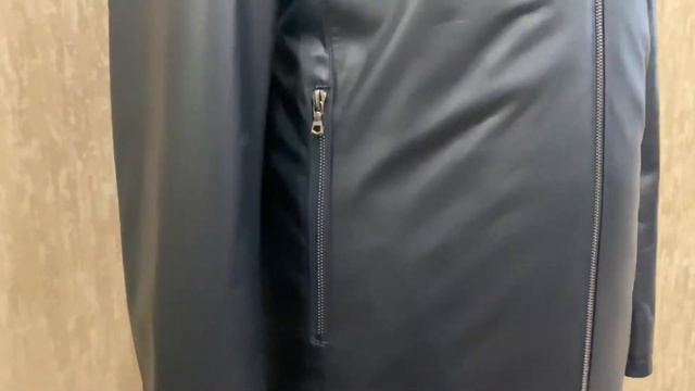 Куртка из плотной кожи с капюшоном на утеплителе смотреть онлайн