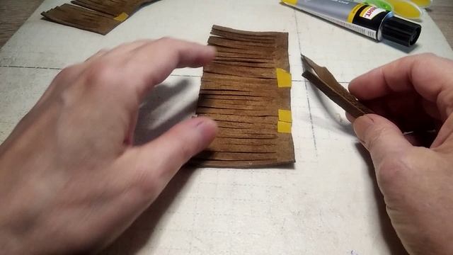 Кисточка из обрезков кожи