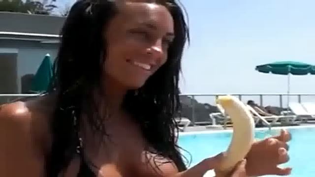 Девушка показывает как нужно .......первый класс))) смотреть онлайн